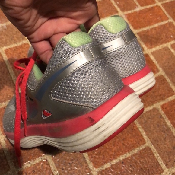 Nike Dual Fusion Lite Silver Sneakers - Picture 7 of 8